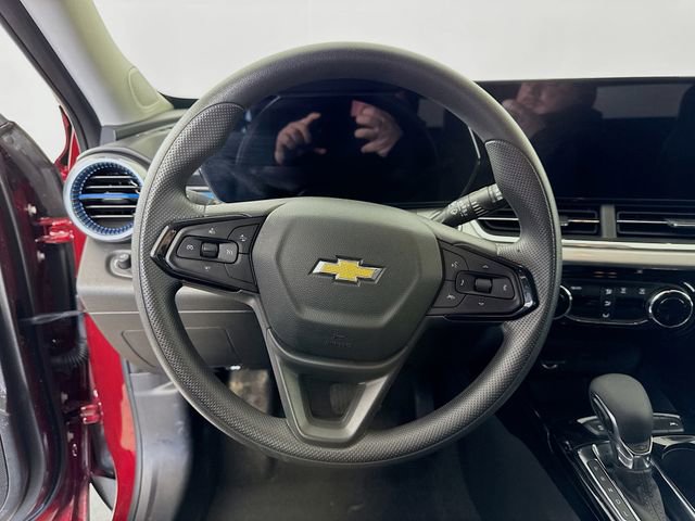 Used 2025 Chevrolet Trax LT image 12