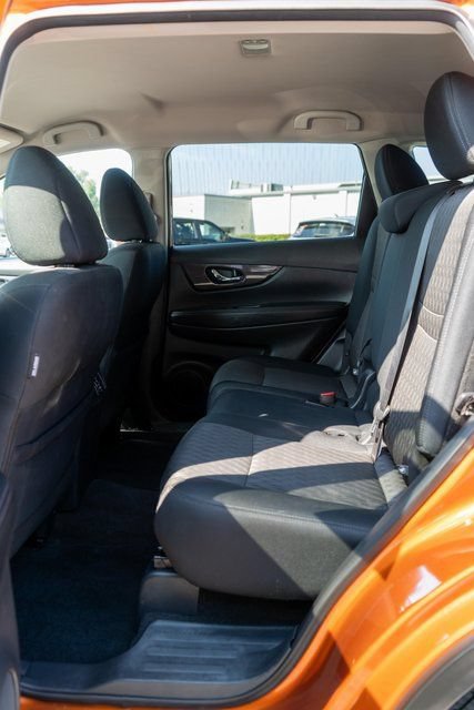 Used 2018 Nissan Rogue SV AWD/4WD image 12