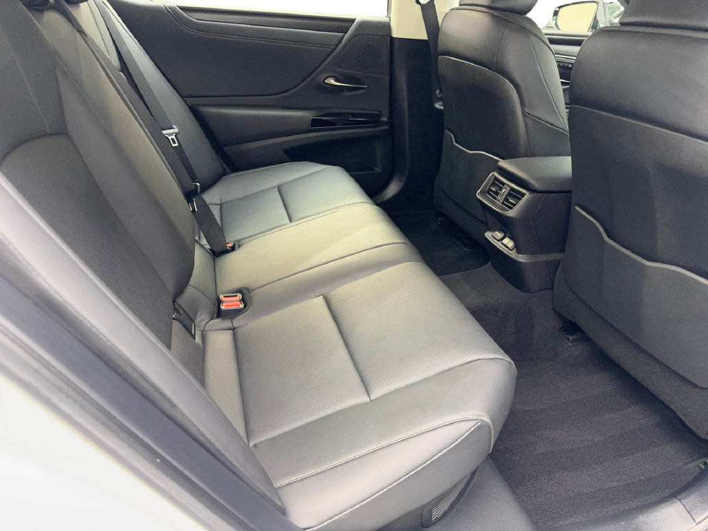 Used 2025 Lexus ES 300h w/ Premium Package FWD image 41