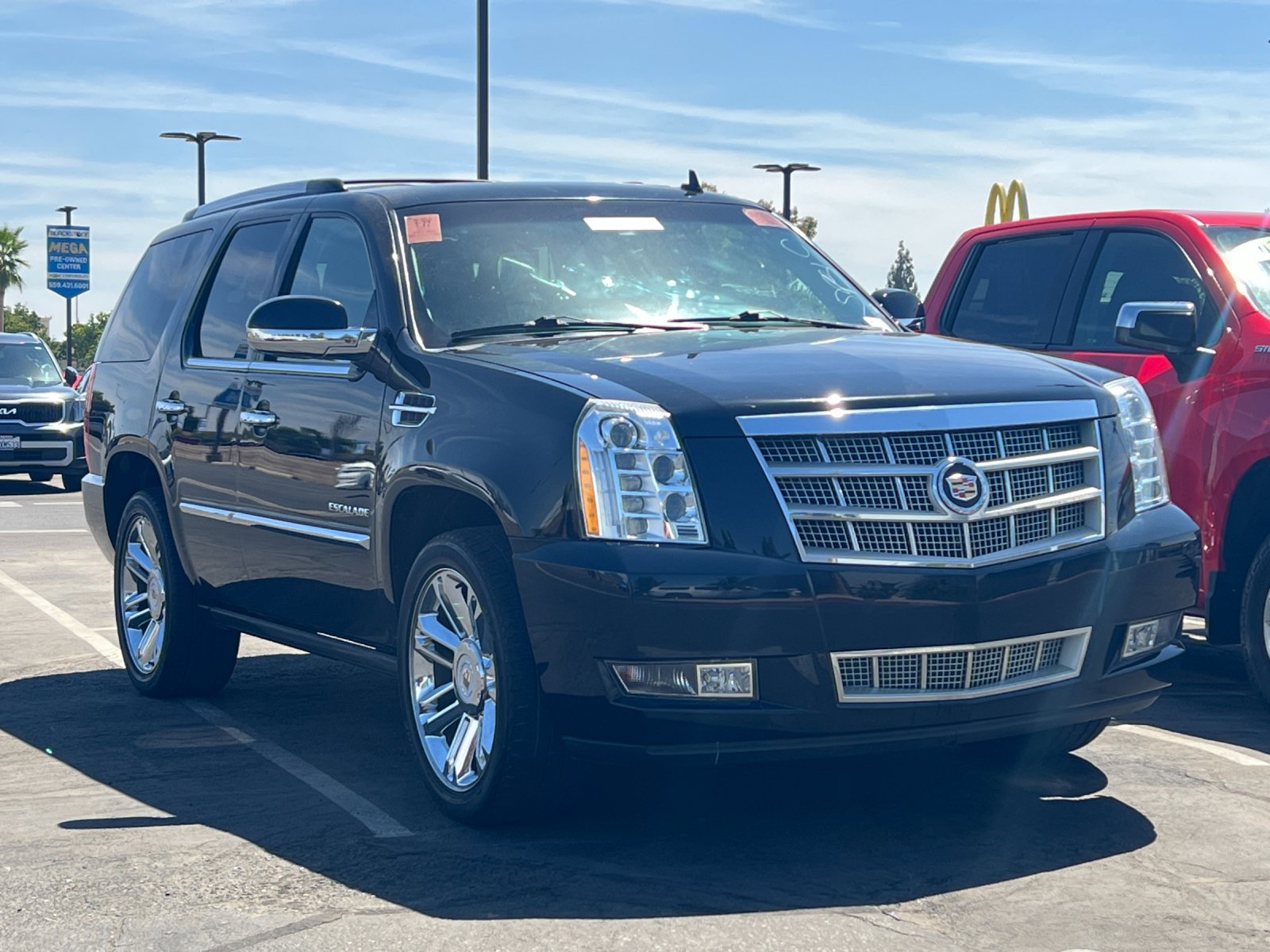 Used 2014 Cadillac Escalade Platinum AWD/4WD image 2