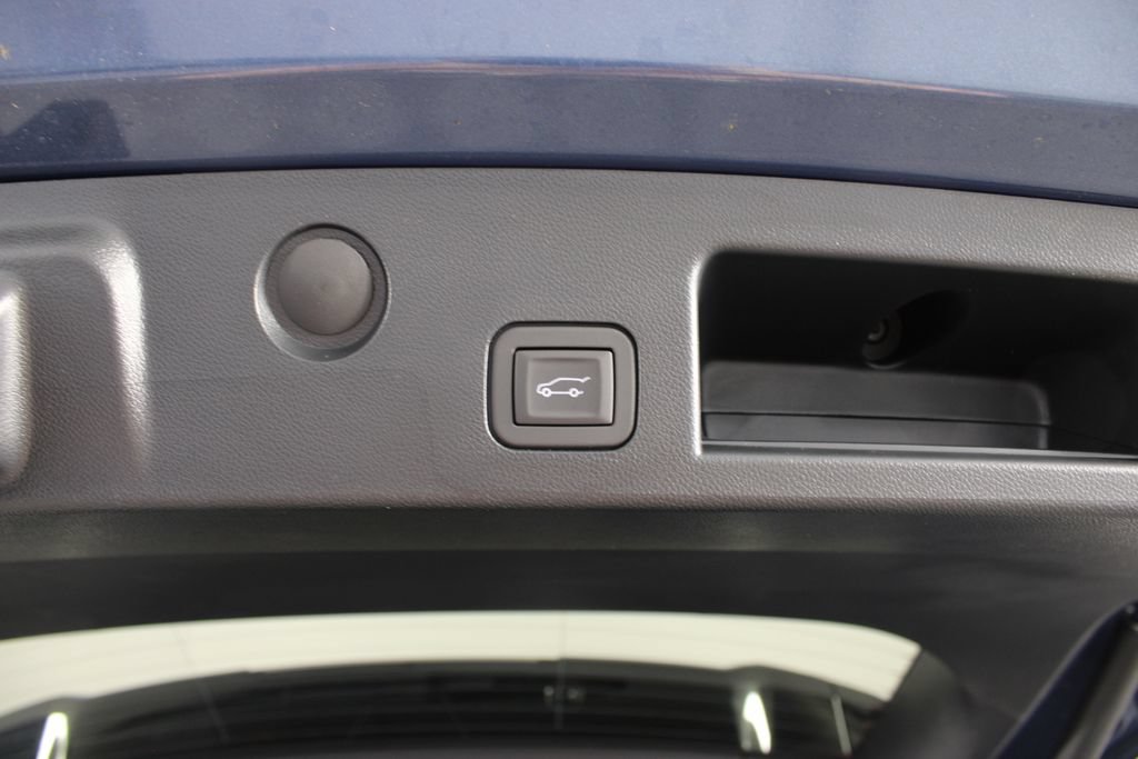 New 2027 Chevrolet Equinox LT w/ Convenience Package II FWD image 18