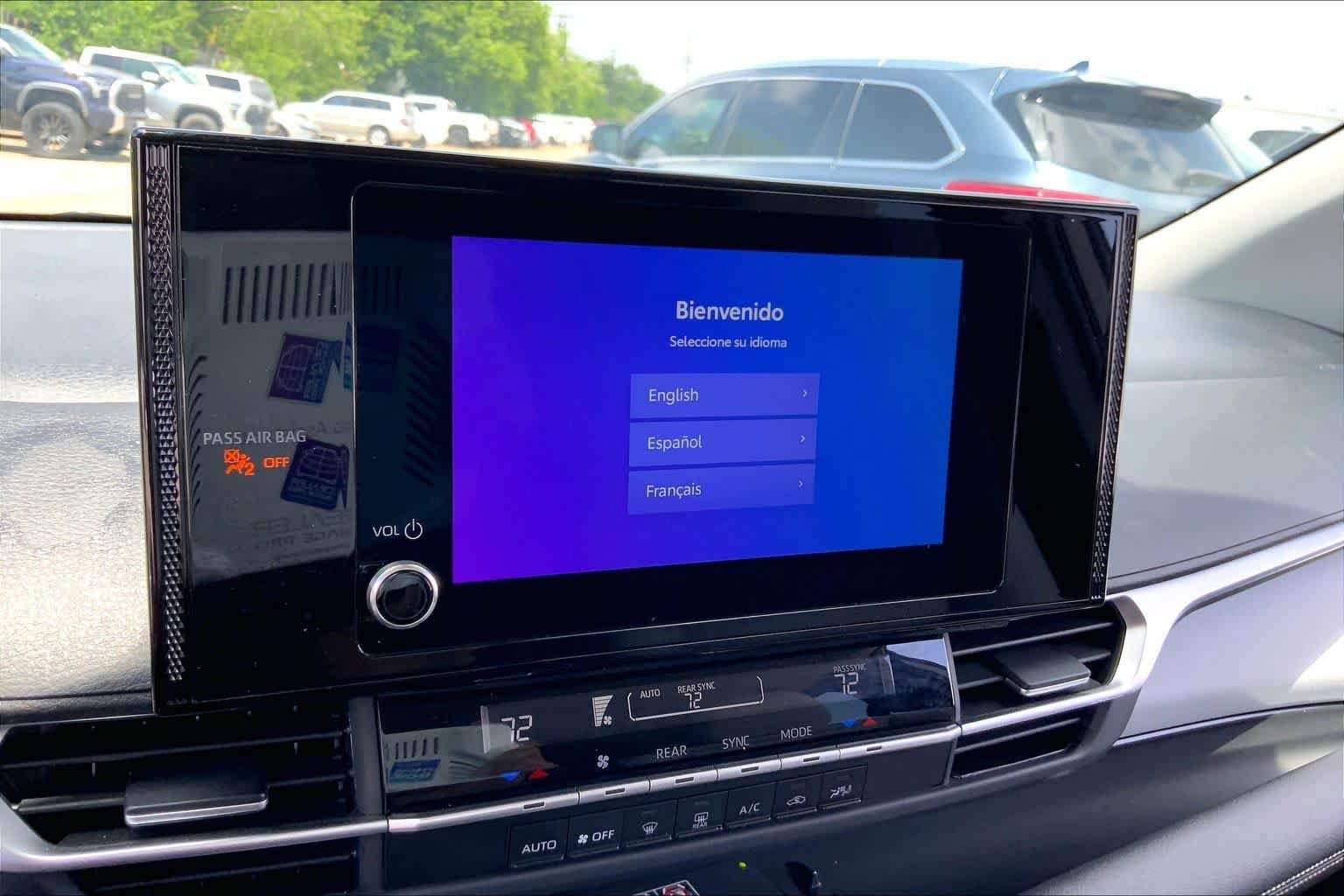 Used 2025 Toyota Sienna LE FWD image 31