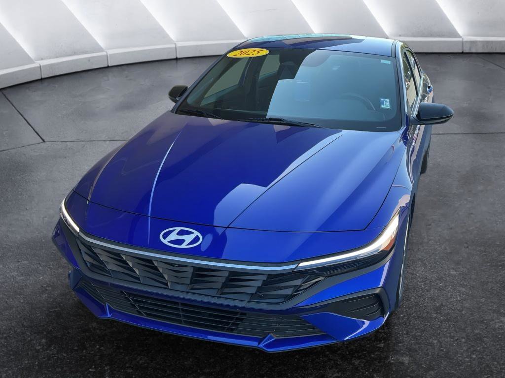 Used 2025 Hyundai Elantra Sport image 1