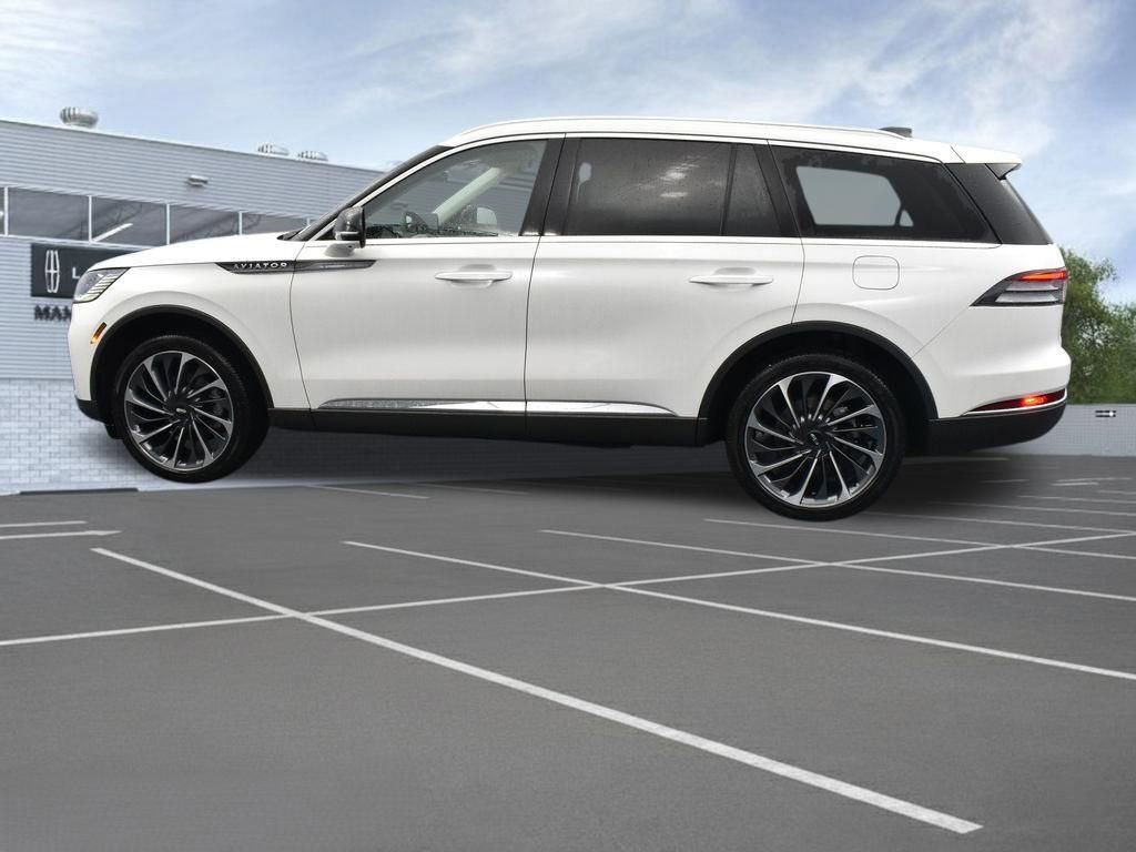 New 2026 Lincoln Aviator Reserve w/ Luxury Package image 2