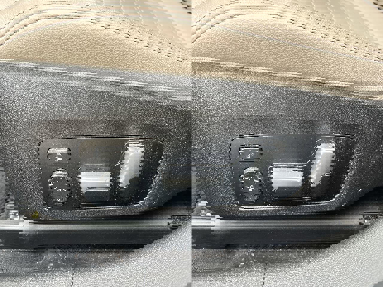 Used 2021 BMW 330i Sedan w/ Premium Package image 15