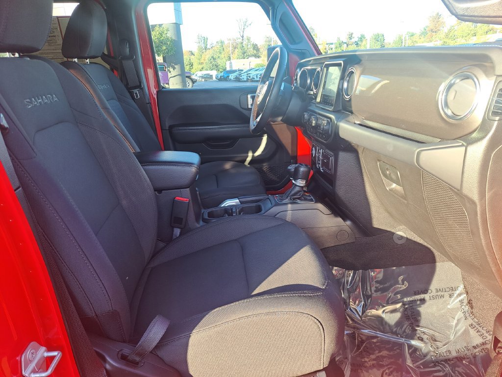 Used 2018 Jeep Wrangler Unlimited Sahara AWD/4WD image 30