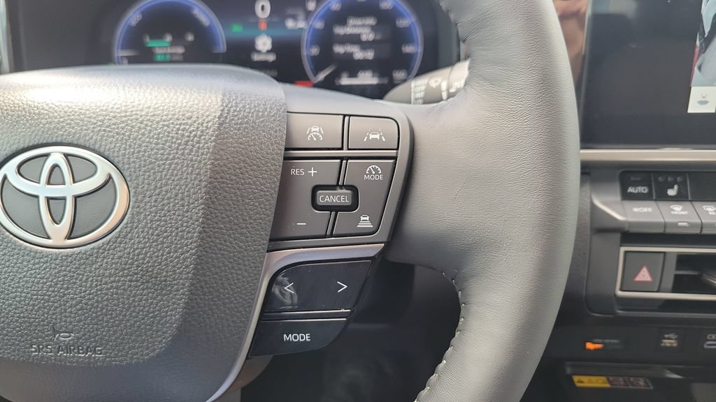 Used 2026 Toyota Camry XLE FWD image 21