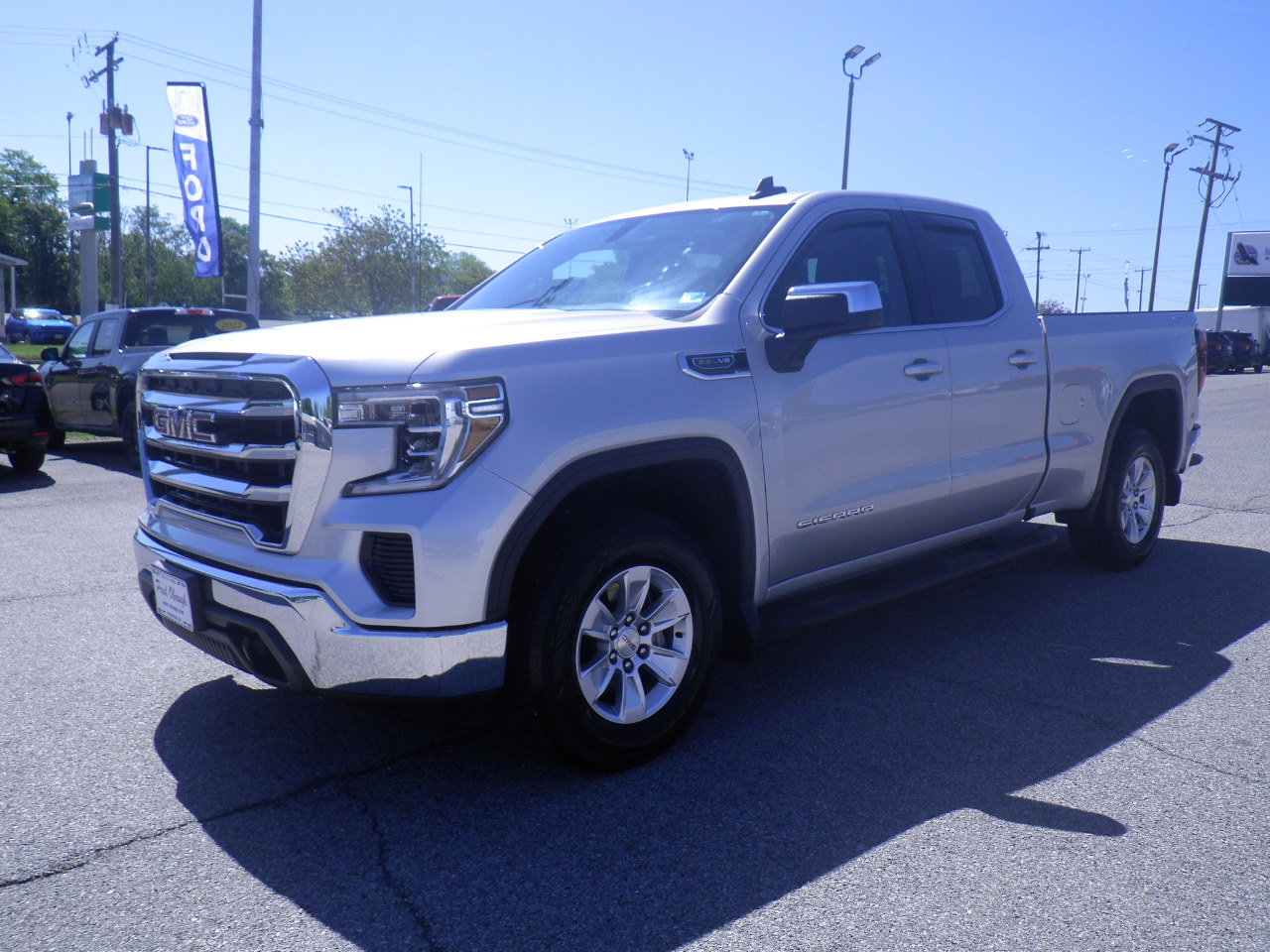 Used 2019 GMC Sierra 1500 SLE w/ SLE Value Package AWD/4WD image 3