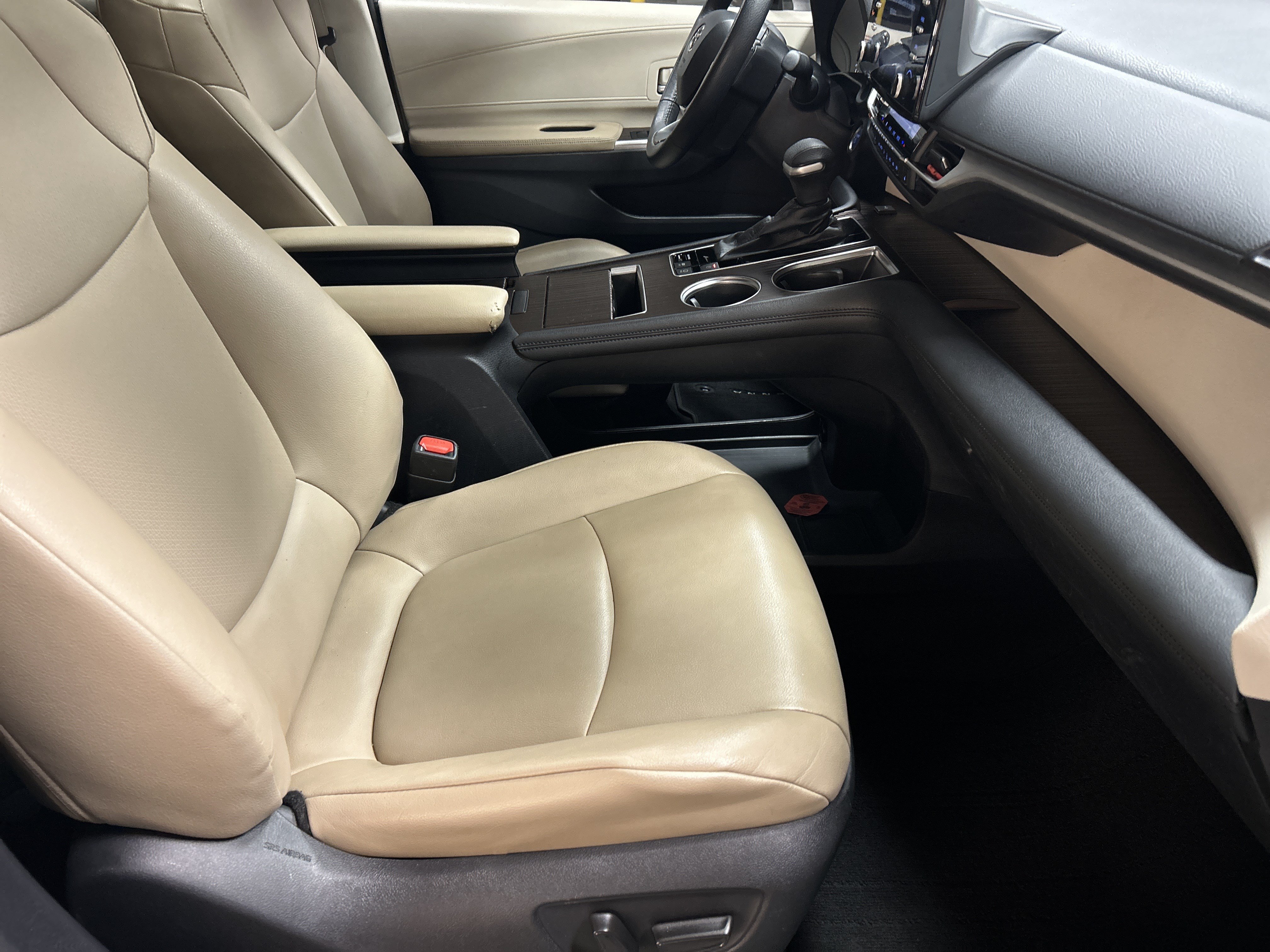 Used 2021 Toyota Sienna XLE FWD image 34