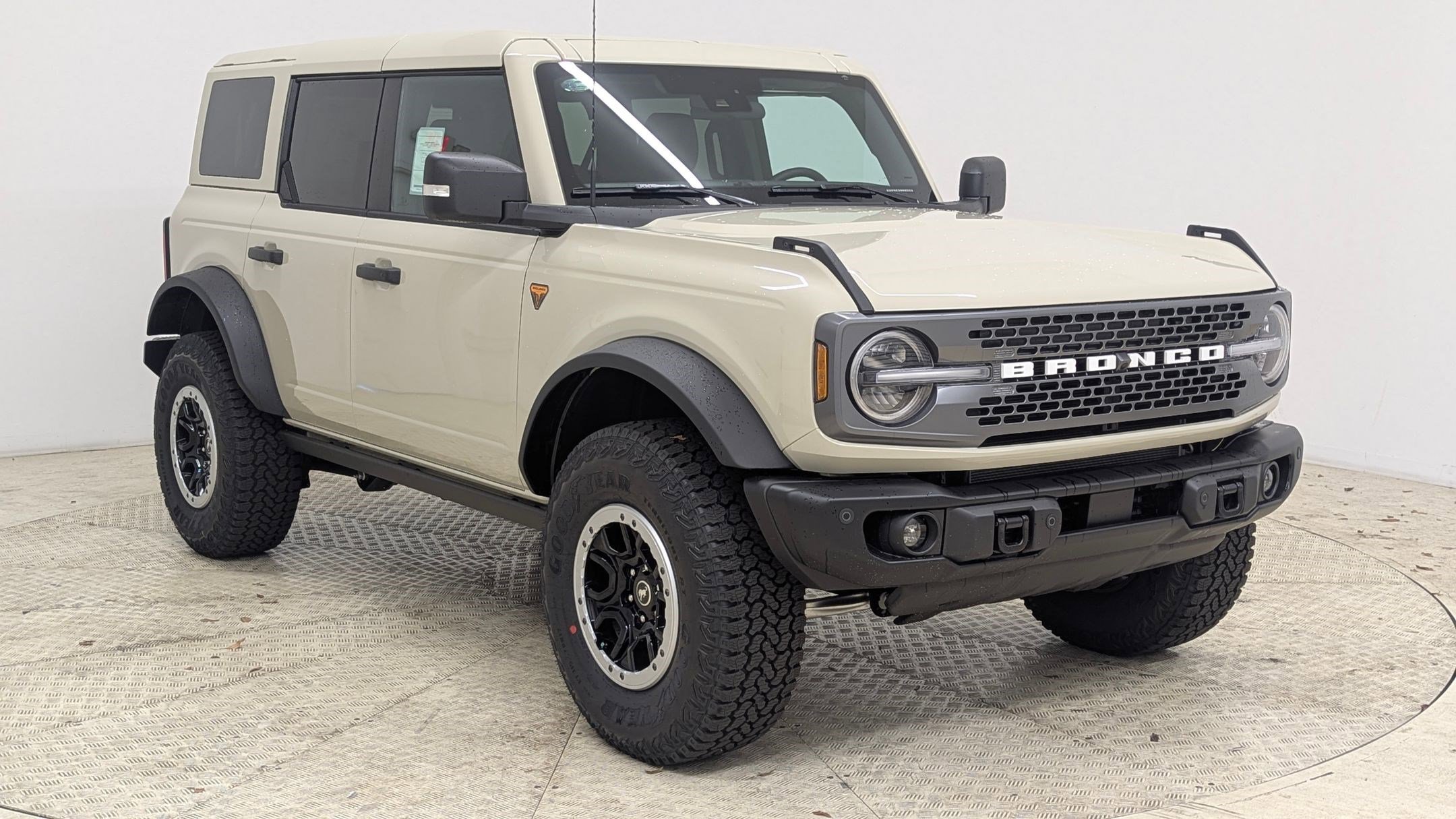 New 2025 Ford Bronco Badlands image 6