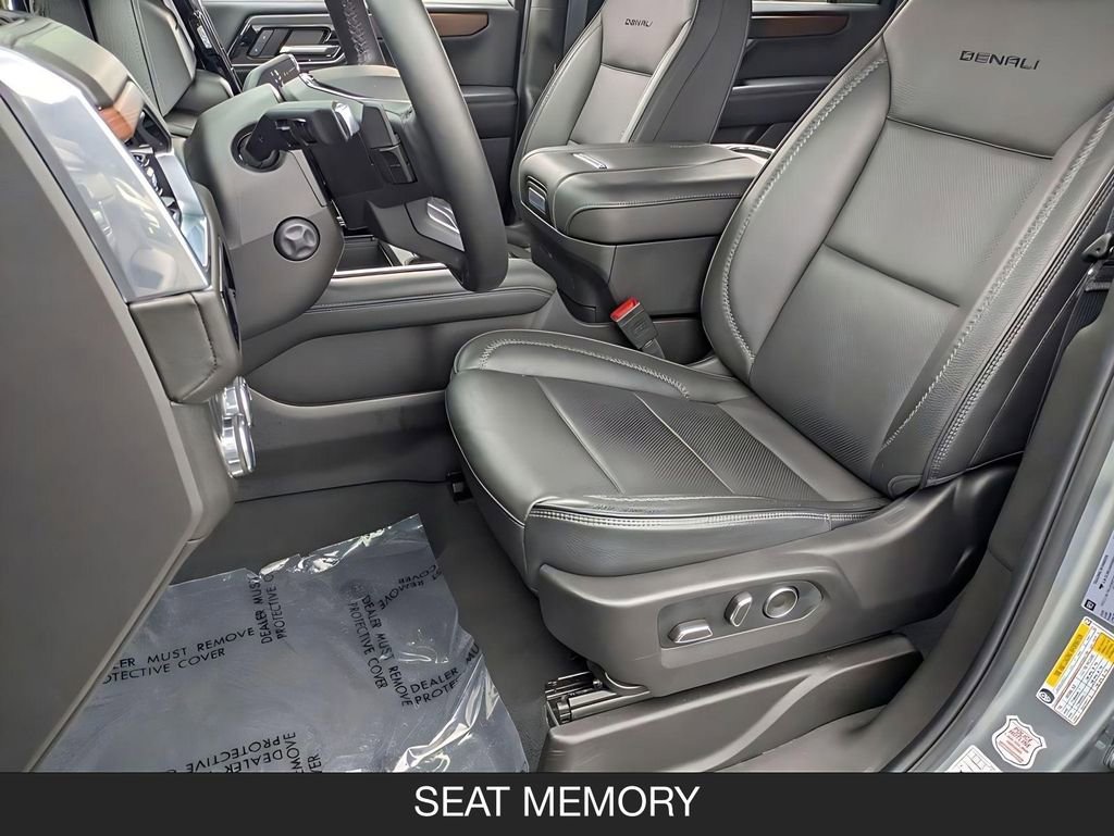 Used 2025 GMC Yukon XL Denali AWD/4WD image 15