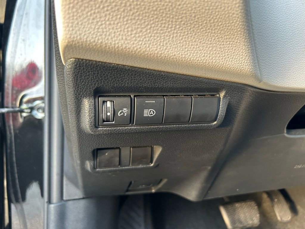 Used 2024 Toyota Corolla Cross L FWD image 17