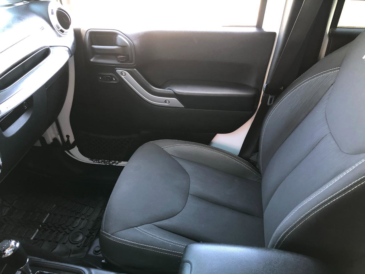 Used 2016 Jeep Wrangler Unlimited Rubicon image 42