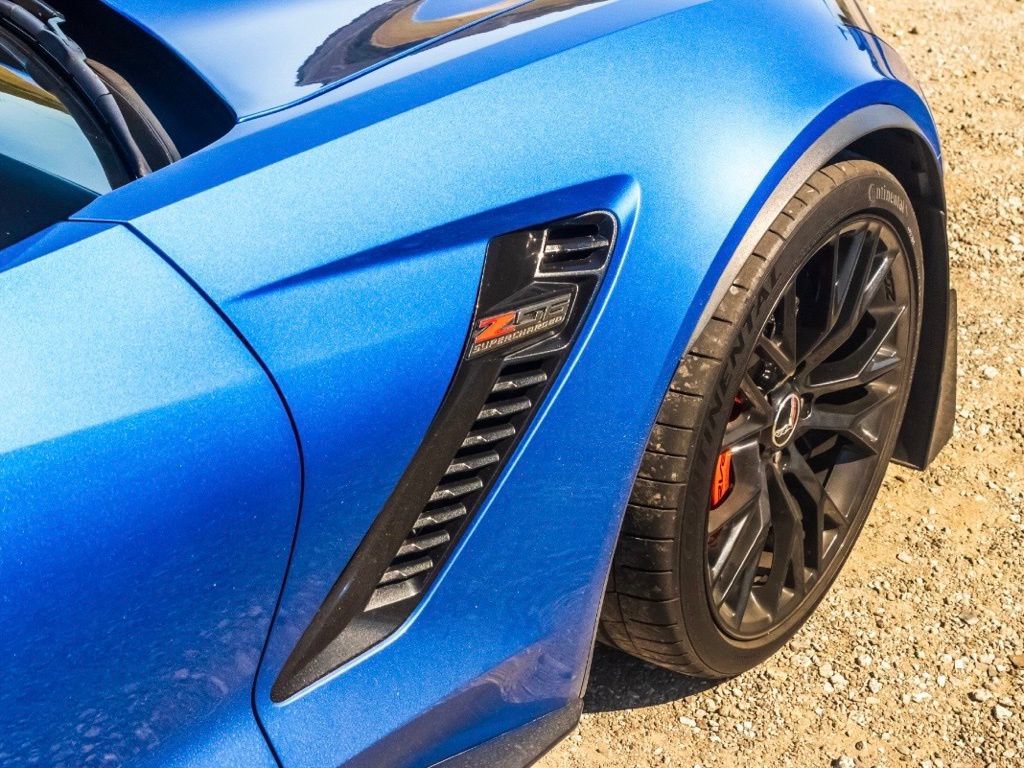 Used 2015 Chevrolet Corvette Z06 w/ Z07 Performance Package RWD image 3