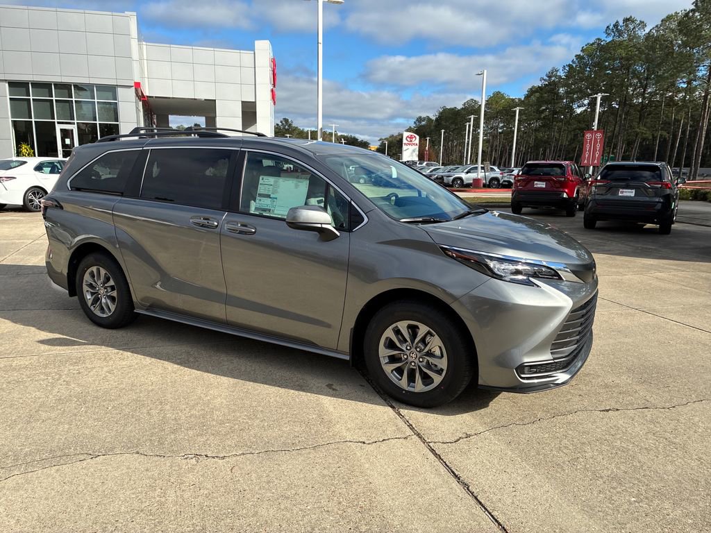 New 2026 Toyota Sienna LE image 9