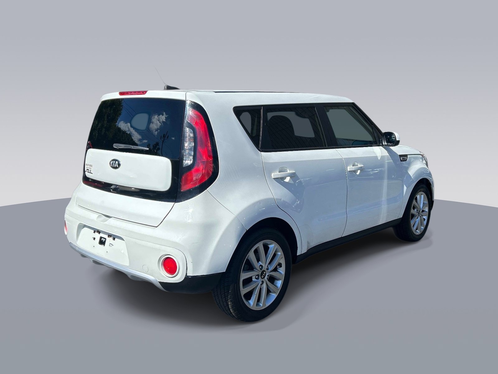 Used 2017 Kia Soul + FWD image 3
