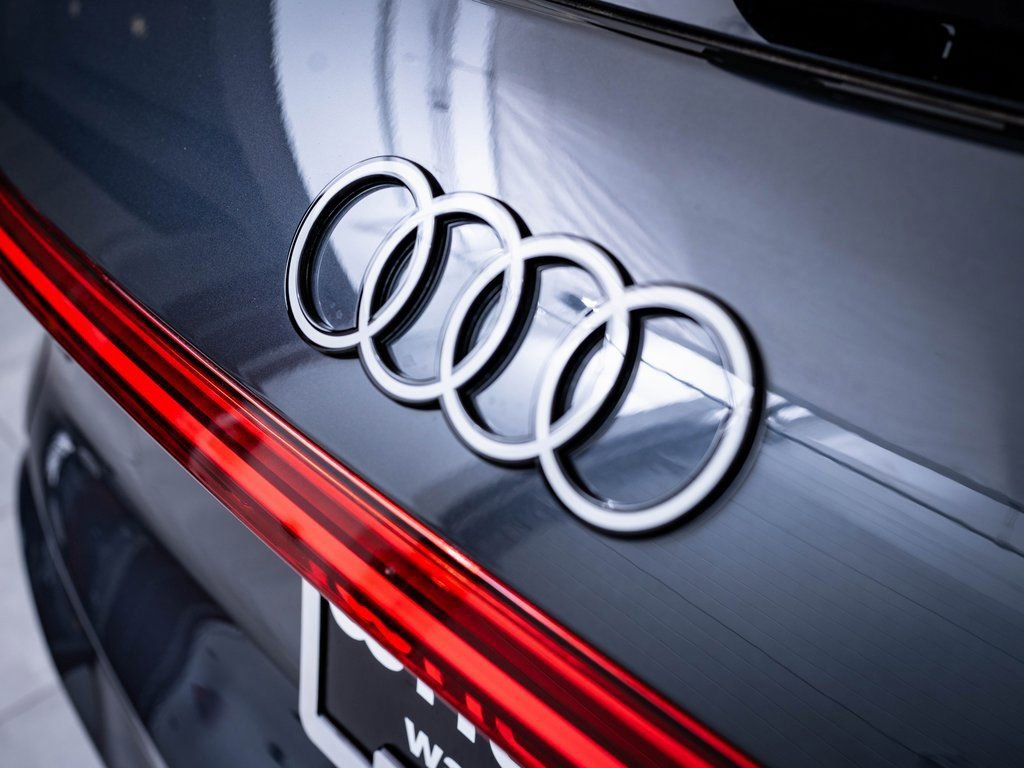 Used 2025 Audi Q5 Premium w/ Convenience Package AWD/4WD image 8