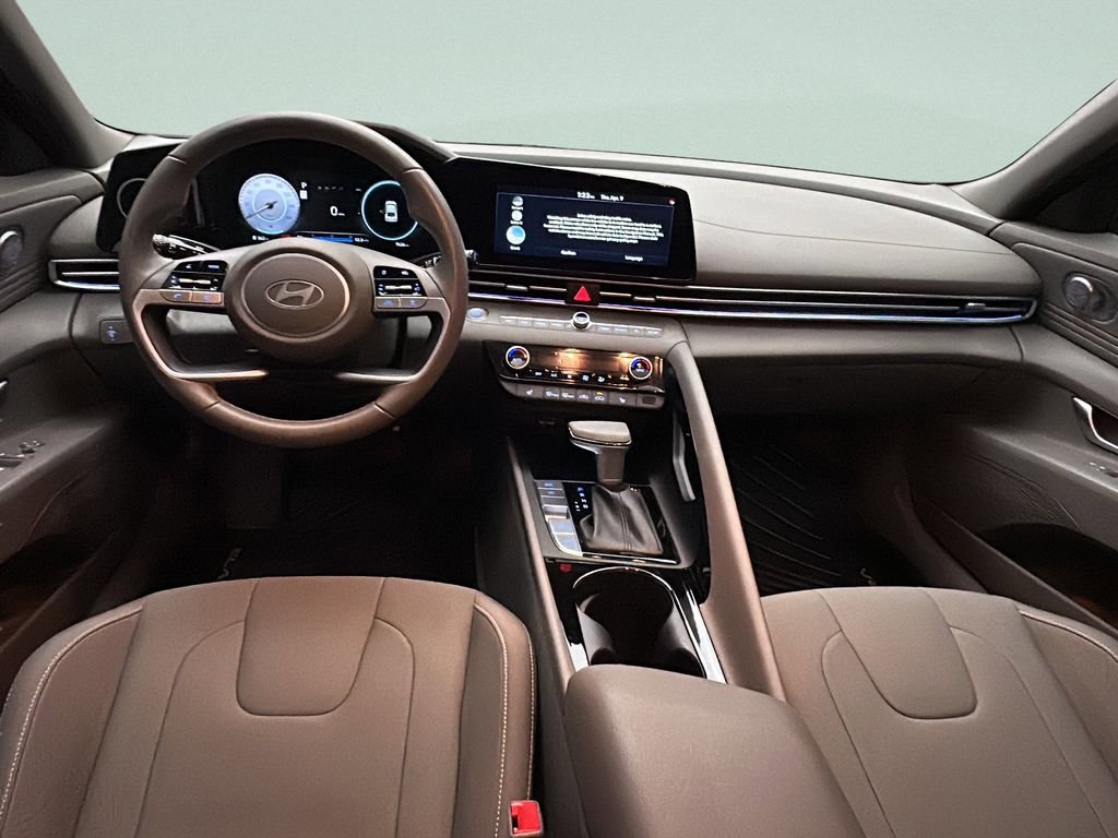 Used 2025 Hyundai Elantra SEL image 20