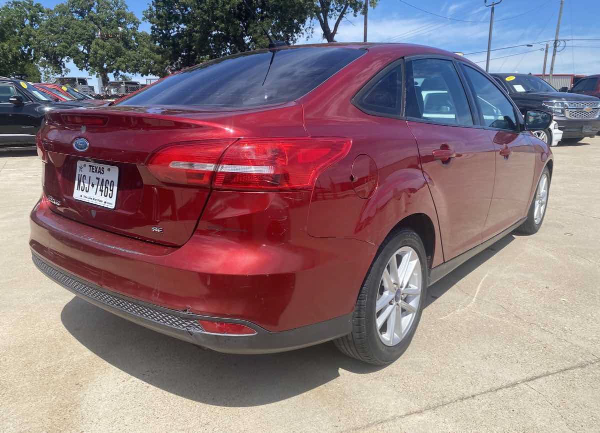 Used 2017 Ford Focus SE FWD image 6