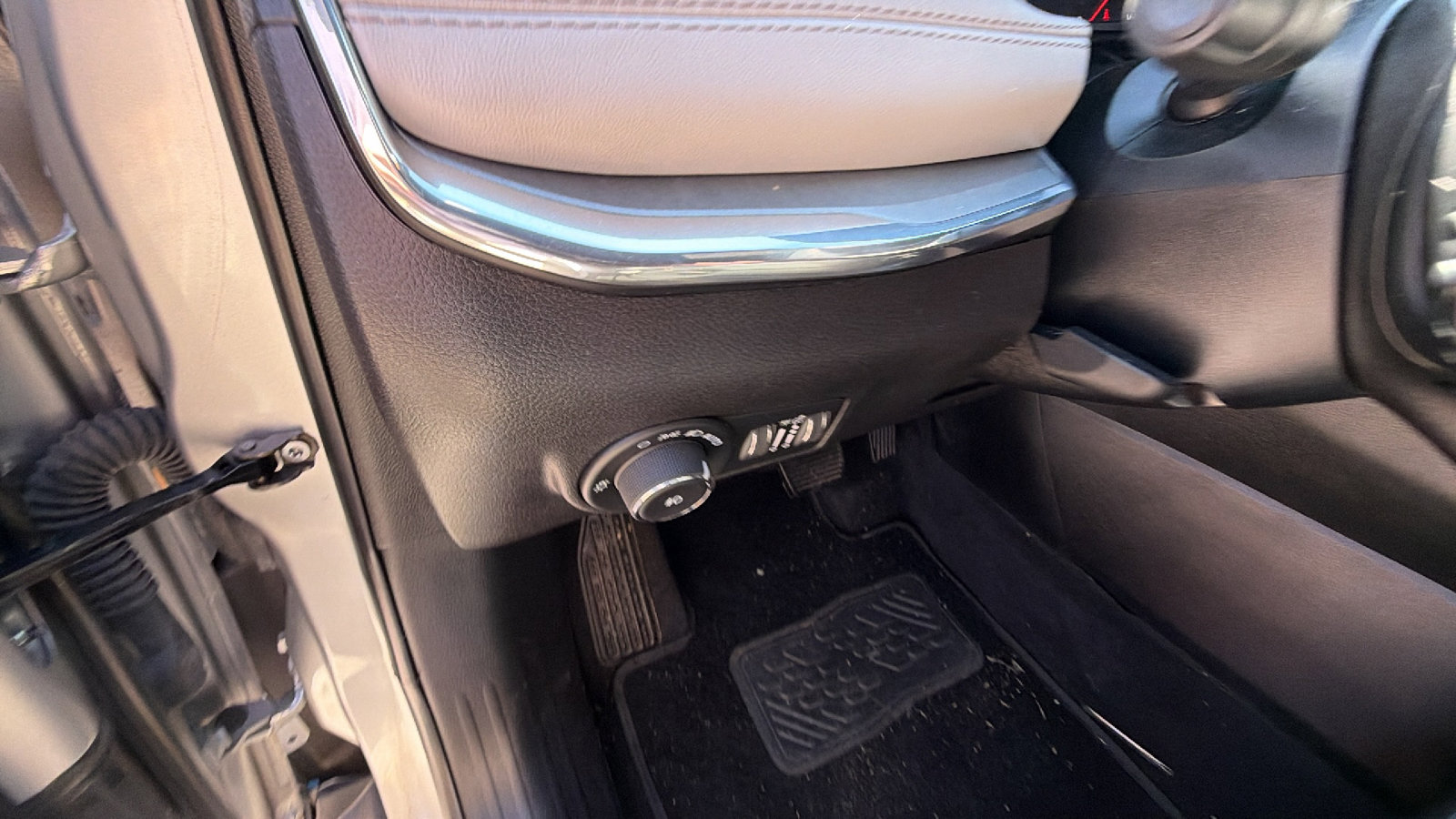 Used 2024 Jeep Compass Limited image 25