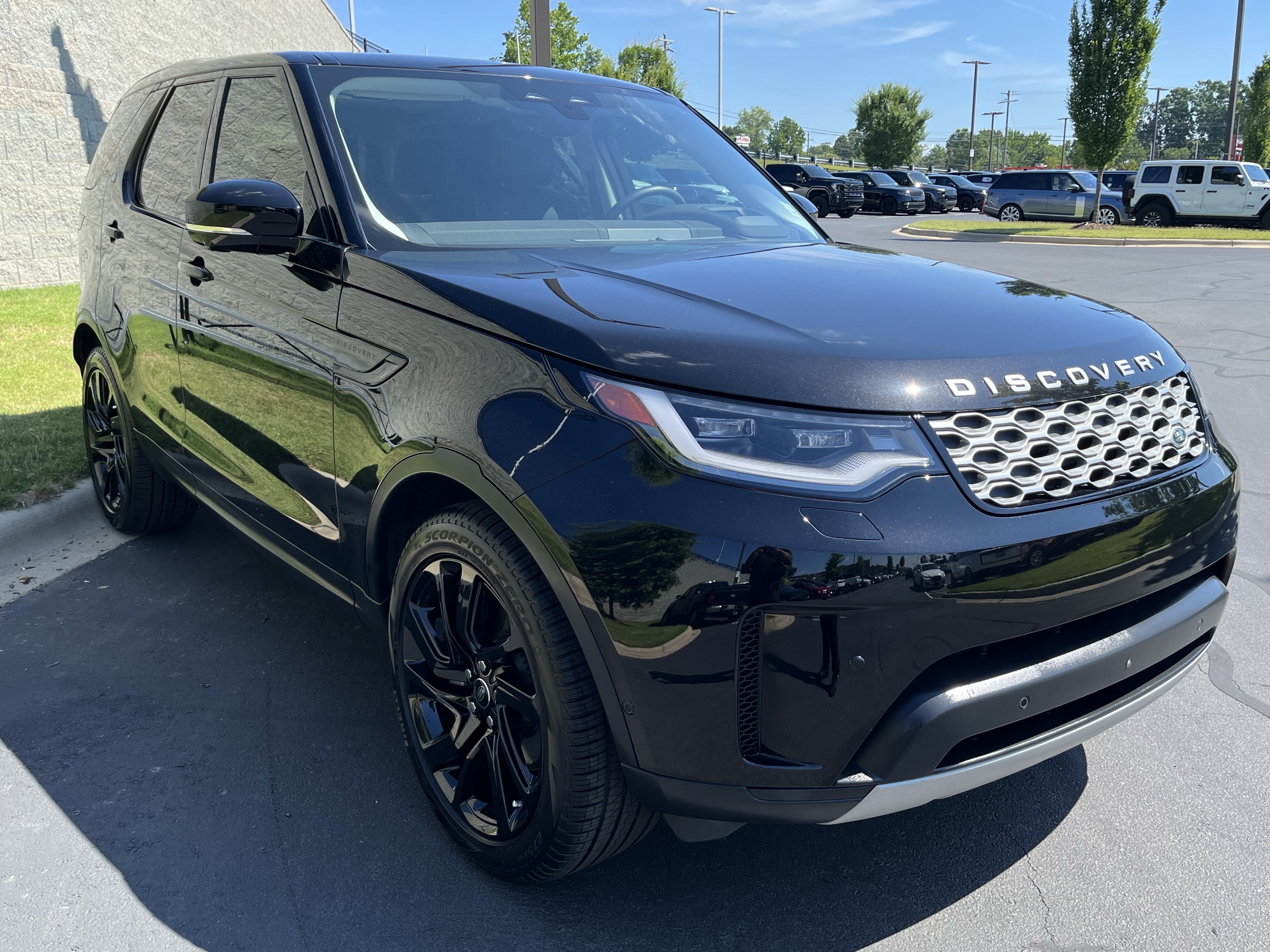 Certified 2024 Land Rover Discovery S AWD/4WD image 9