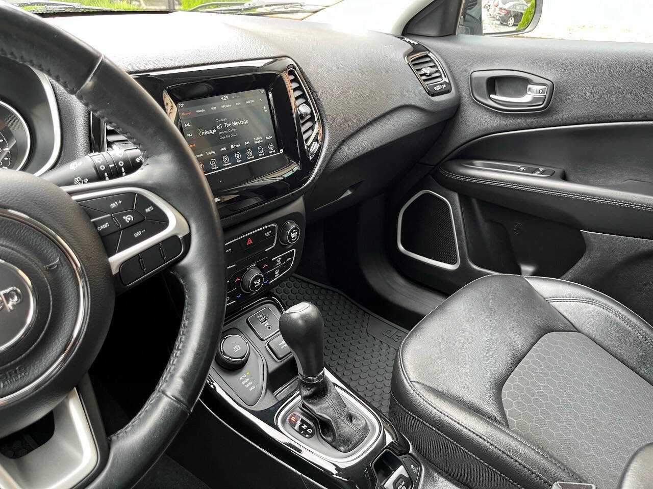 Used 2019 Jeep Compass Latitude image 30