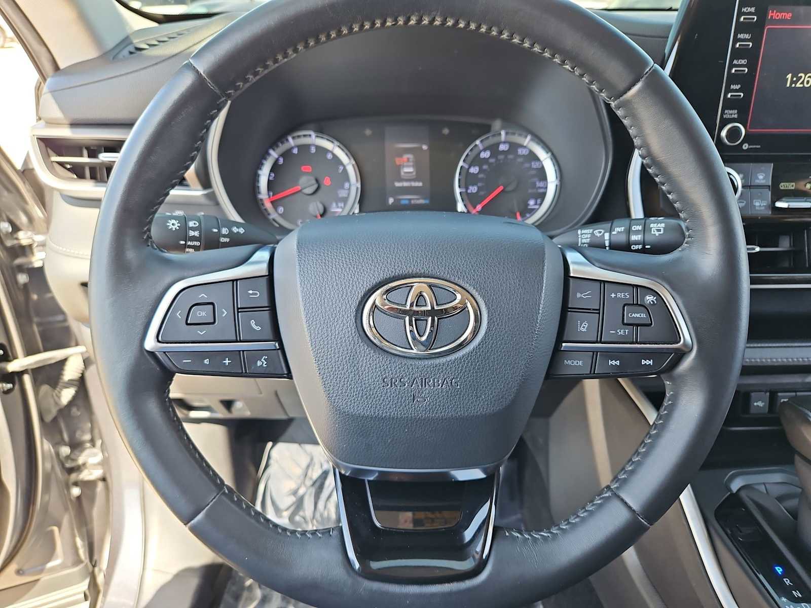 Used 2020 Toyota Highlander LE image 23