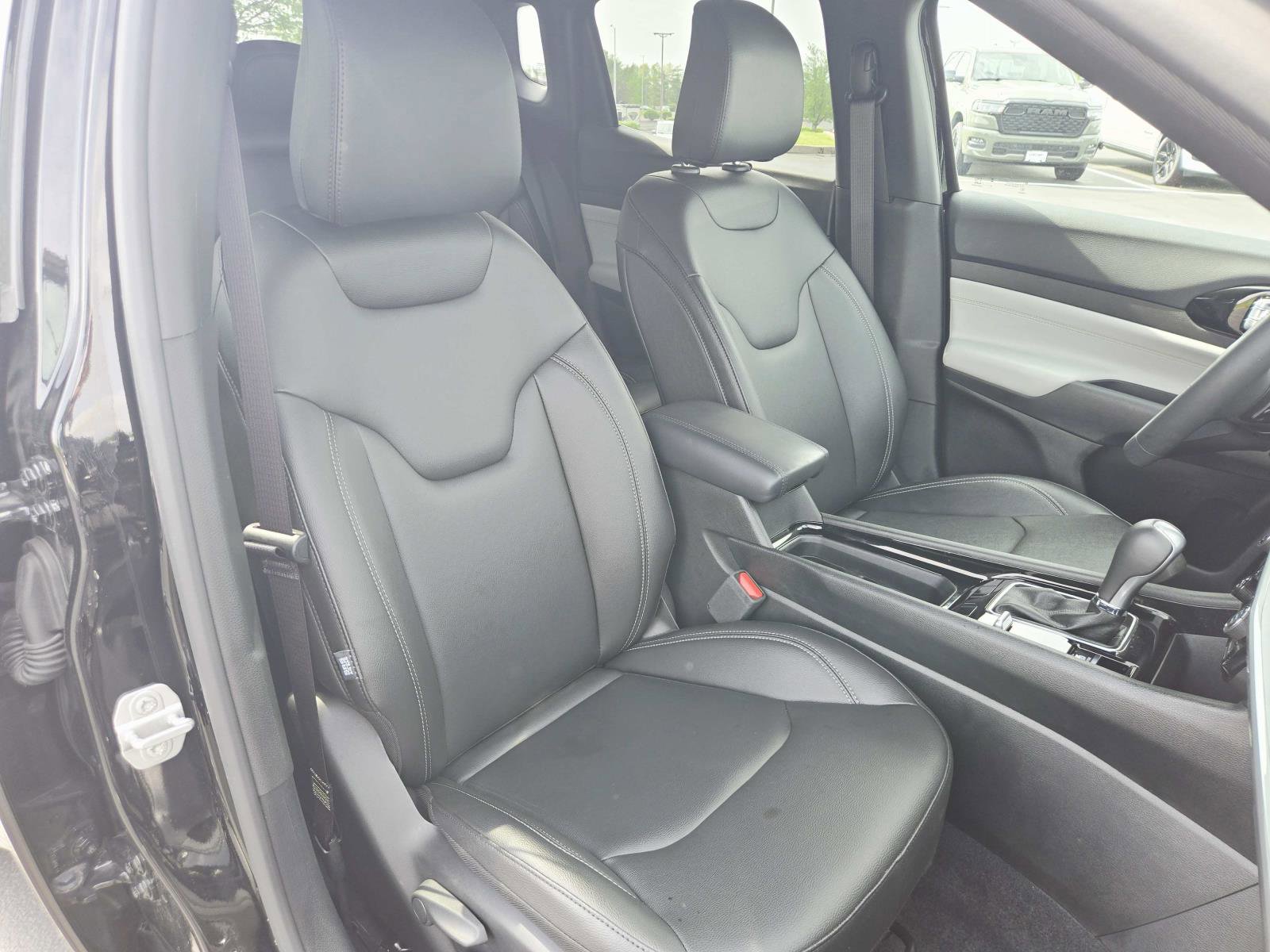 Used 2025 Jeep Compass Limited image 16