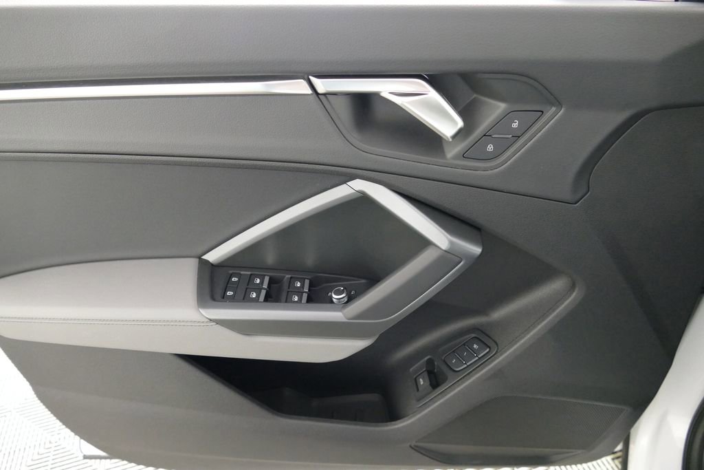 Used 2025 Audi Q3 2.0T Premium image 24