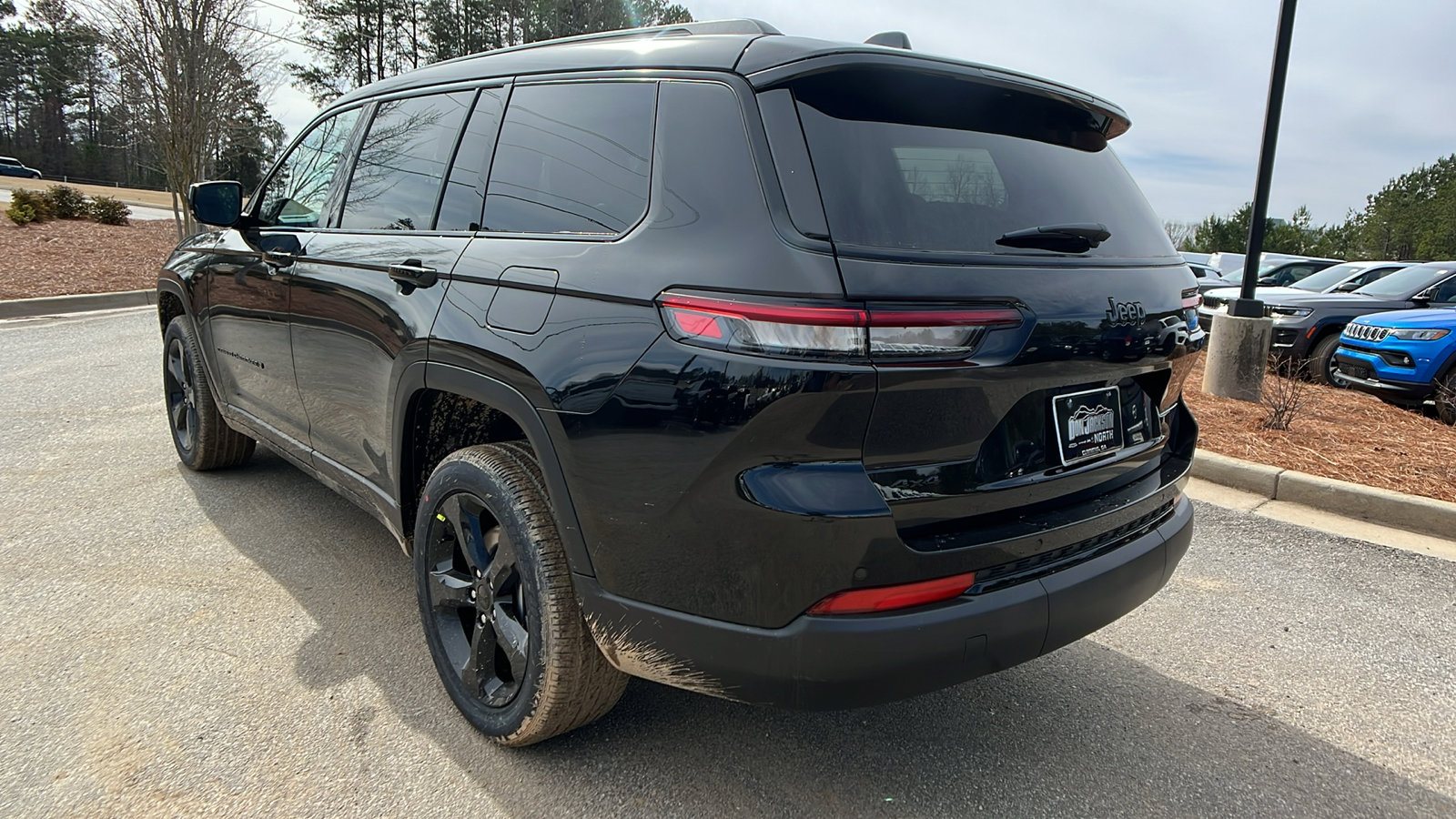 New 2025 Jeep Grand Cherokee L Laredo image 10