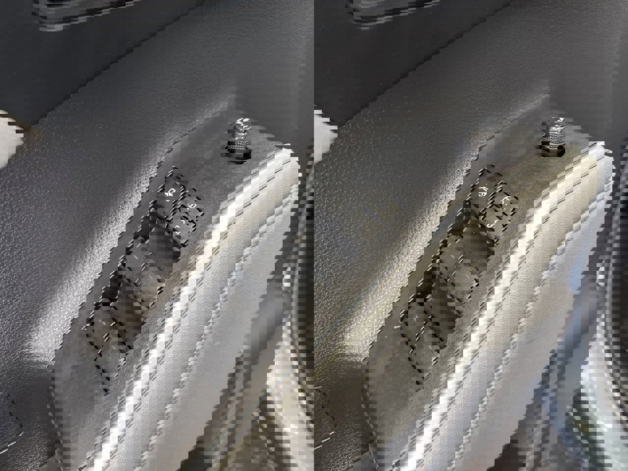 Certified 2024 Toyota Highlander XLE image 38