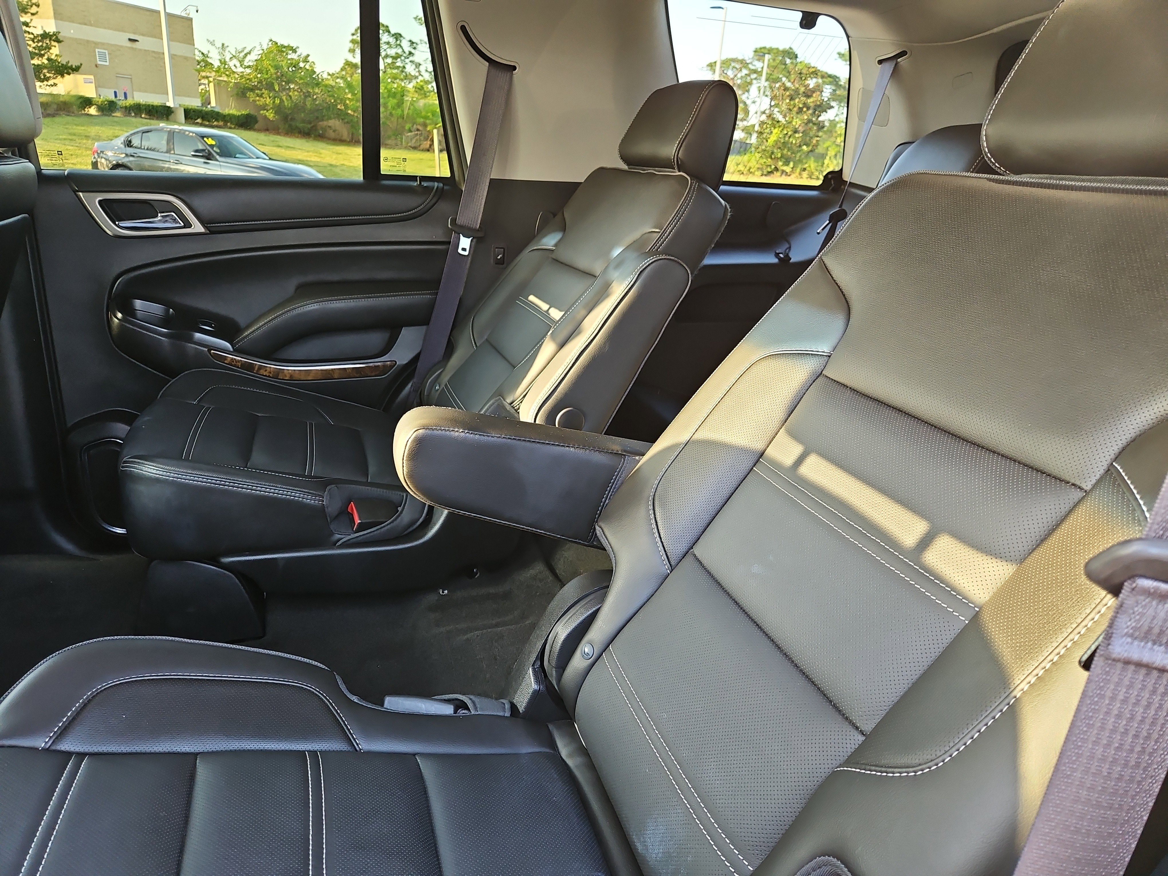 Used 2015 GMC Yukon Denali w/ Premium Package image 10