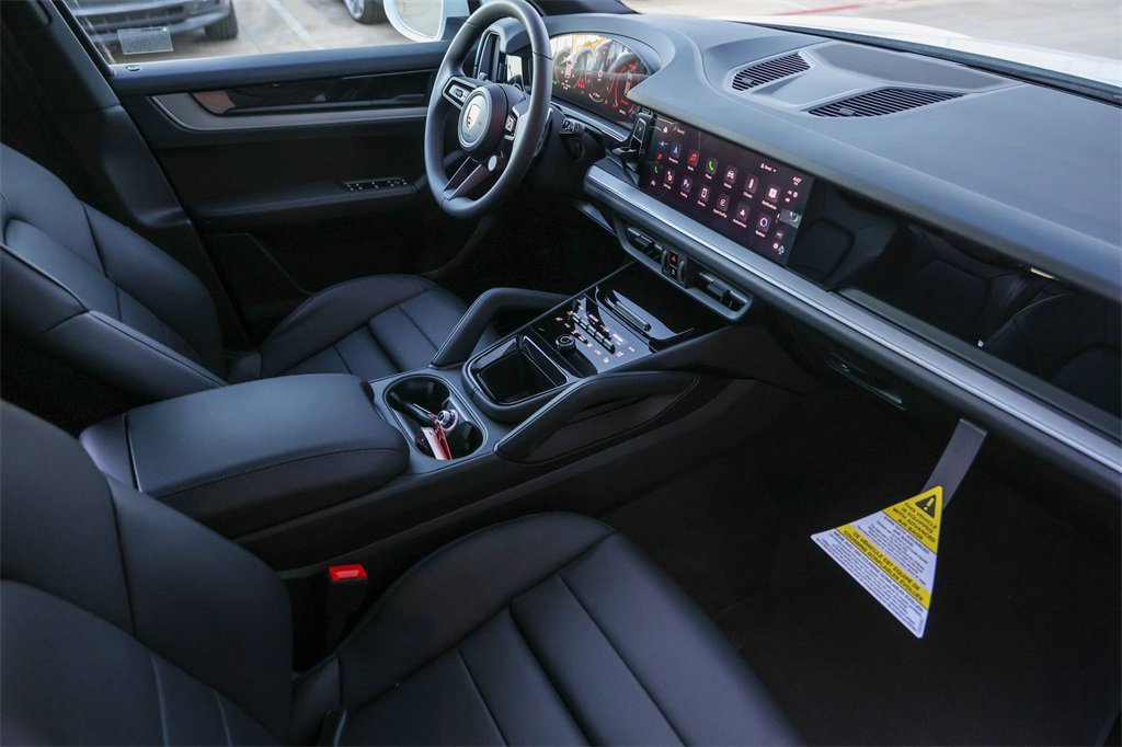 Used 2025 Porsche Cayenne image 26