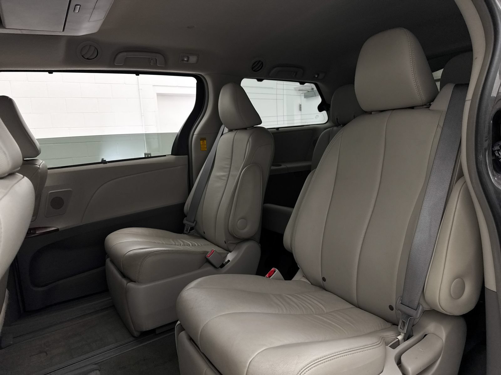 Used 2014 Toyota Sienna XLE w/ XLE Premium Package AWD/4WD image 29