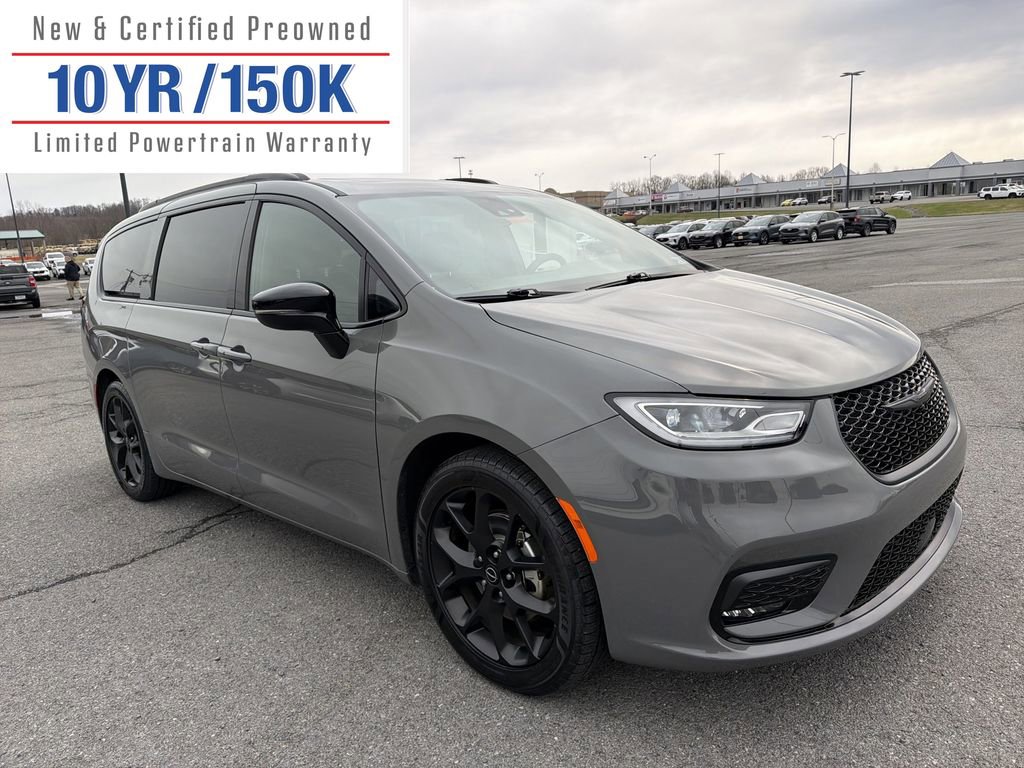 Used 2025 Chrysler Pacifica Limited image 3