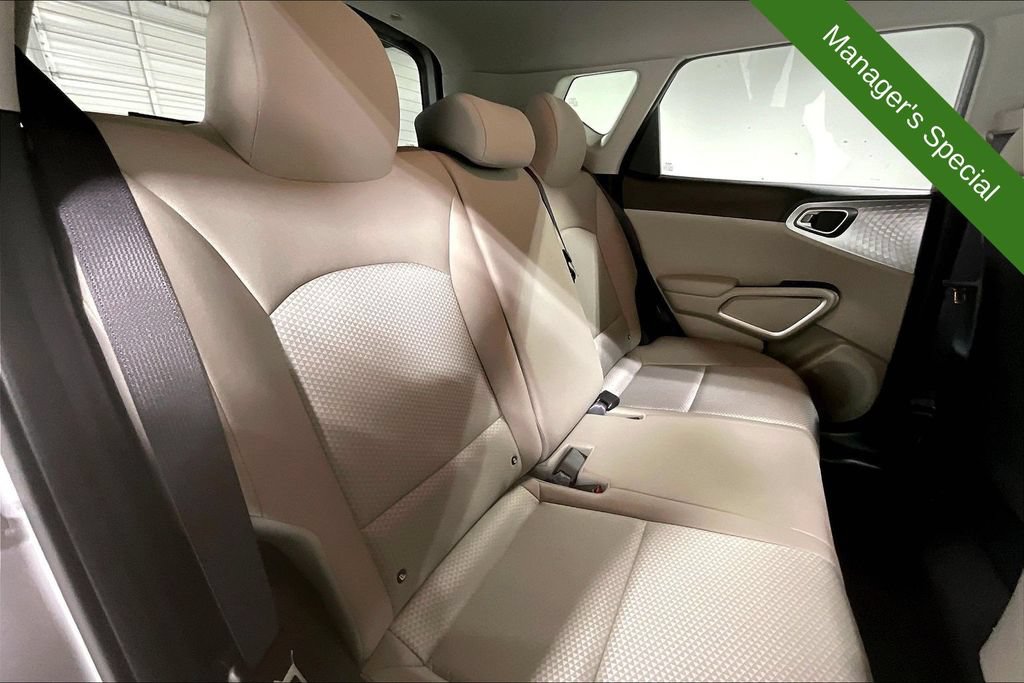 Used 2025 Kia Soul LX w/ LX Technology Package FWD image 31