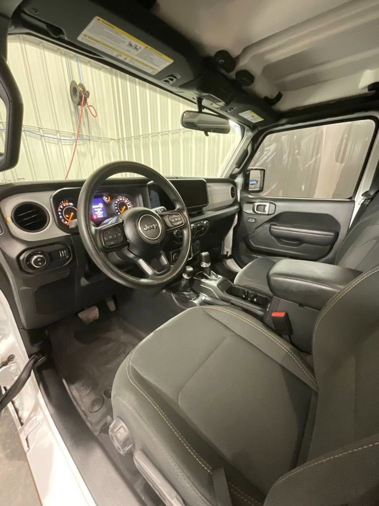 Used 2024 Jeep Gladiator Sport AWD/4WD image 30