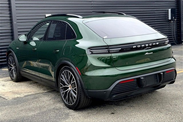 Used 2025 Porsche Macan Electric image 3