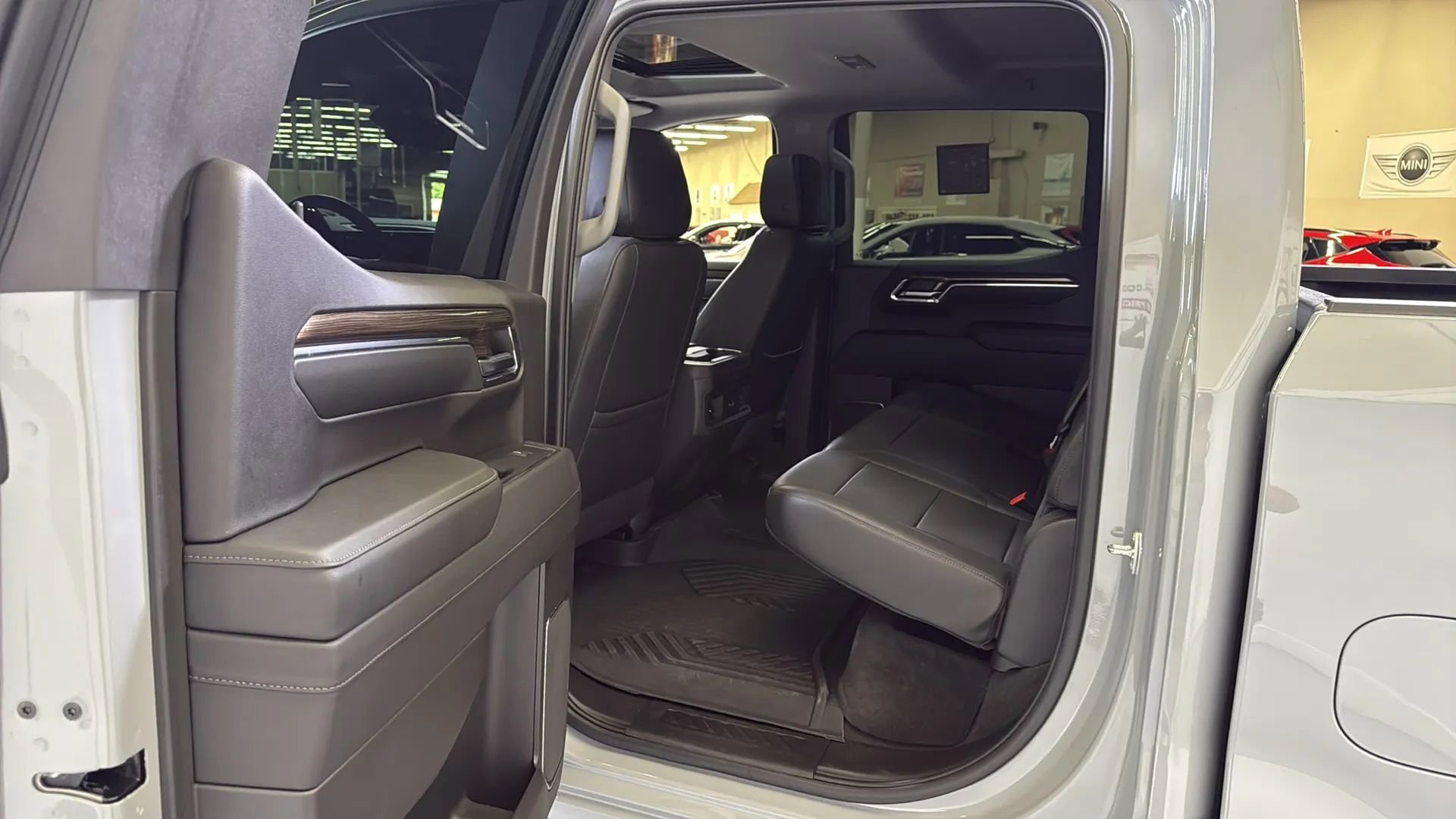 Used 2024 Chevrolet Silverado 1500 LT Trail Boss w/ LT Trail Boss Premium Package image 29