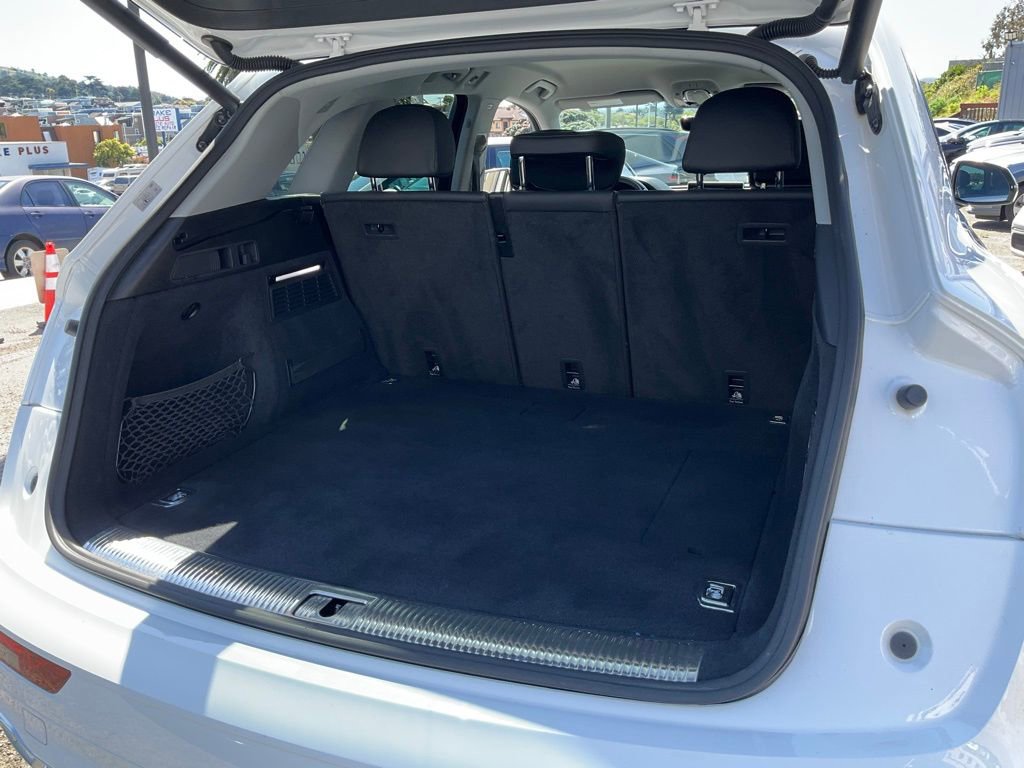 Used 2020 Audi Q5 e Premium w/ Convenience Package image 9