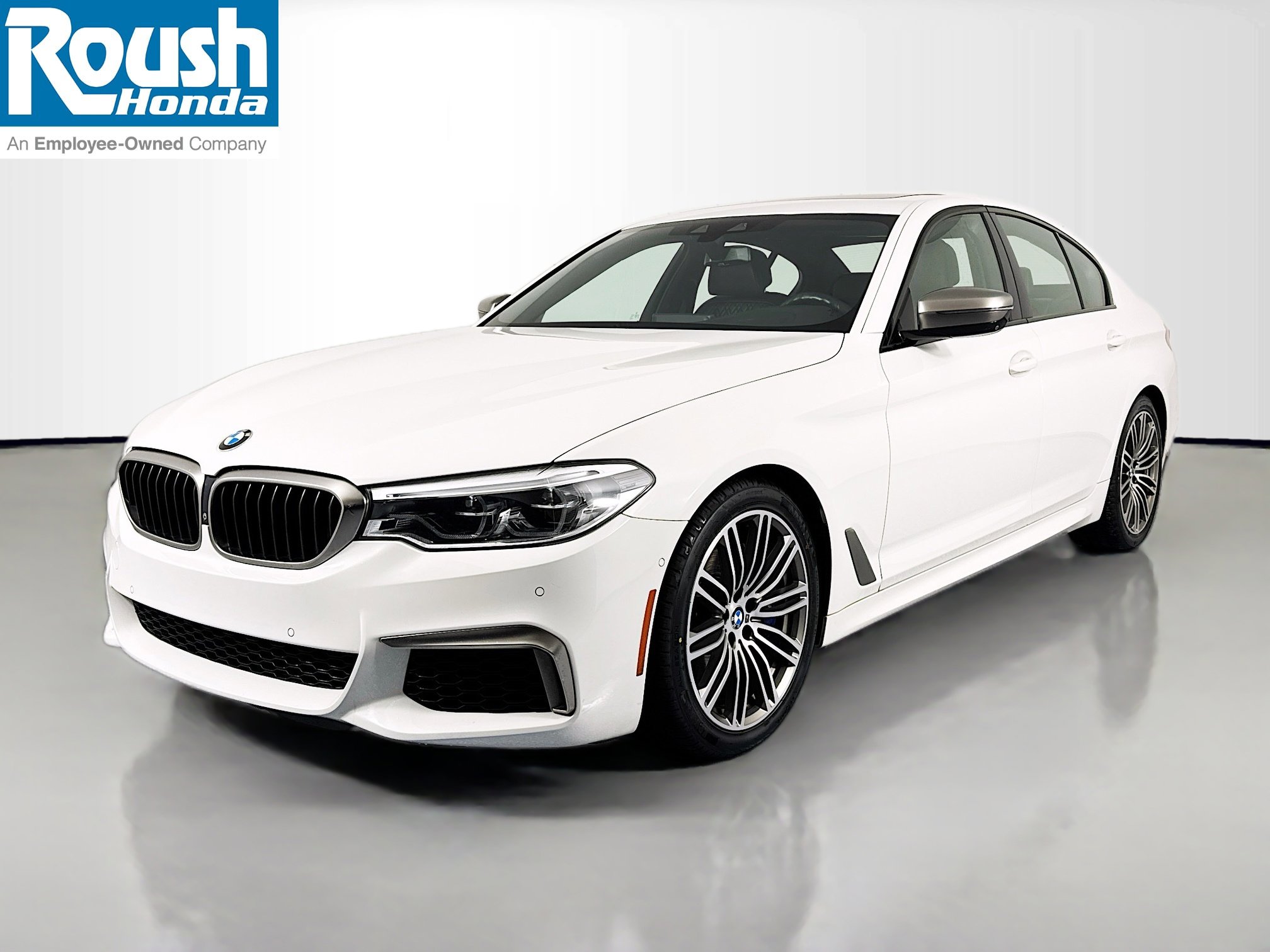 Used 2020 BMW M550i xDrive image 1