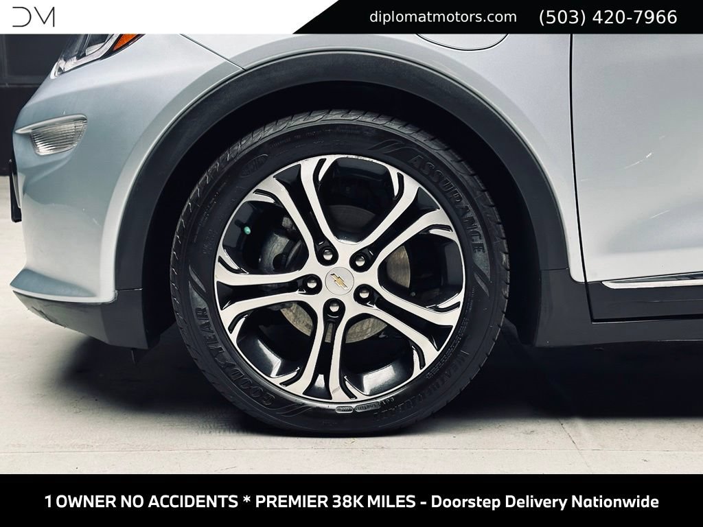 Used 2017 Chevrolet Bolt Premier w/ Driver Confidence II Package FWD image 38