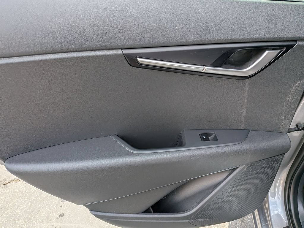 Used 2025 Kia Niro LX FWD image 26