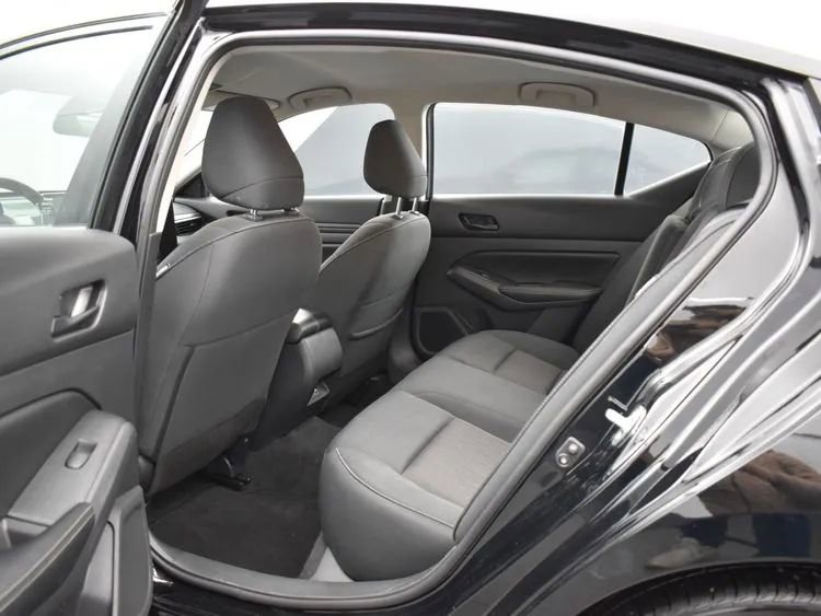 Used 2025 Nissan Altima 2.5 SV image 15