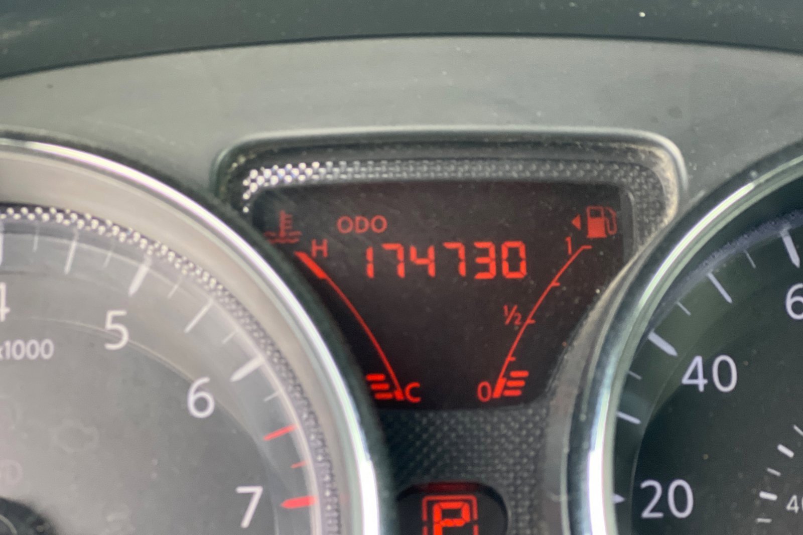 Used 2012 Nissan Versa SV image 19