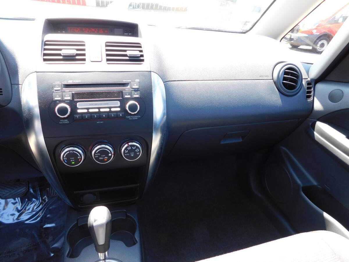 Used 2008 Suzuki SX4 AWD Hatchback w/ Touring Pkg image 7