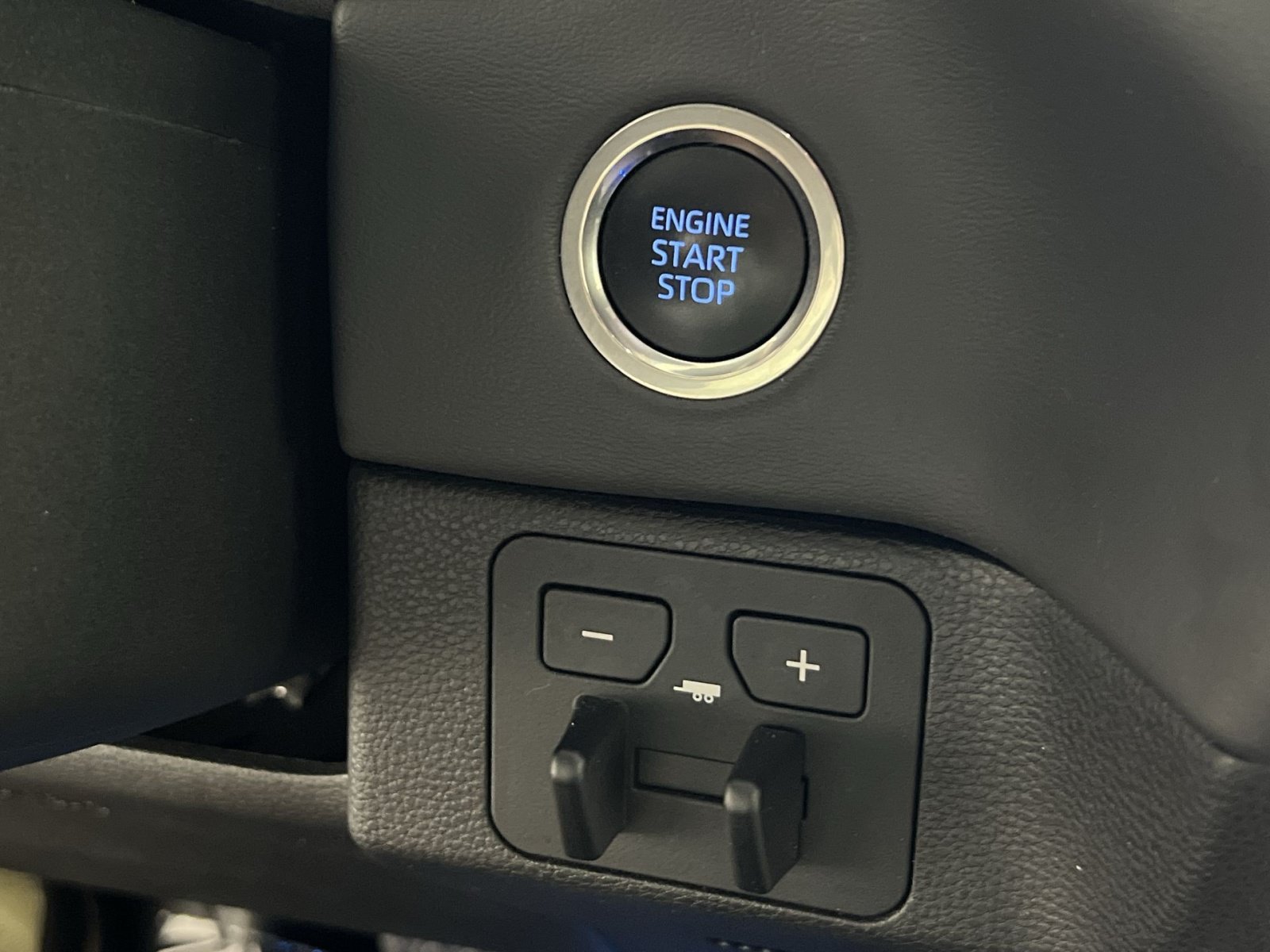 Used 2024 Toyota Tundra Platinum AWD/4WD image 35