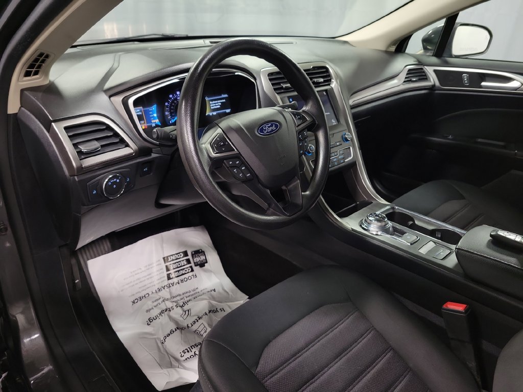 Used 2019 Ford Fusion SE FWD image 17