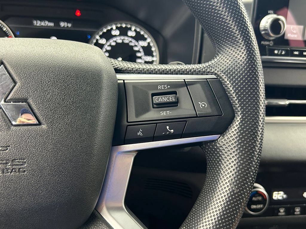Used 2024 Mitsubishi Outlander ES FWD image 27