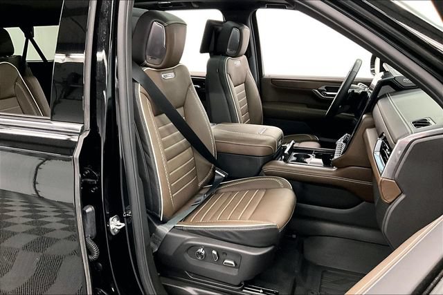 Used 2025 GMC Yukon XL Denali Ultimate w/ LPO, Floor Liner Package AWD/4WD image 8